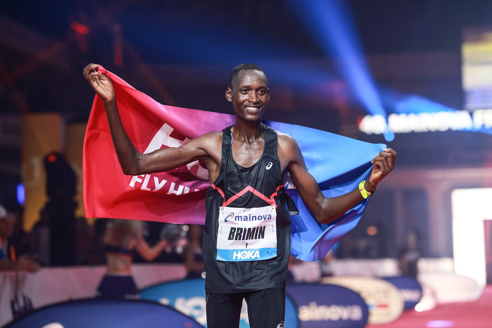 Mainova Frankfurt Marathon 2026: The Complete Race Guide for Runners 2 Runners racing at the Mainova Frankfurt Marathon 2026 with Frankfurt's iconic skyline in the background