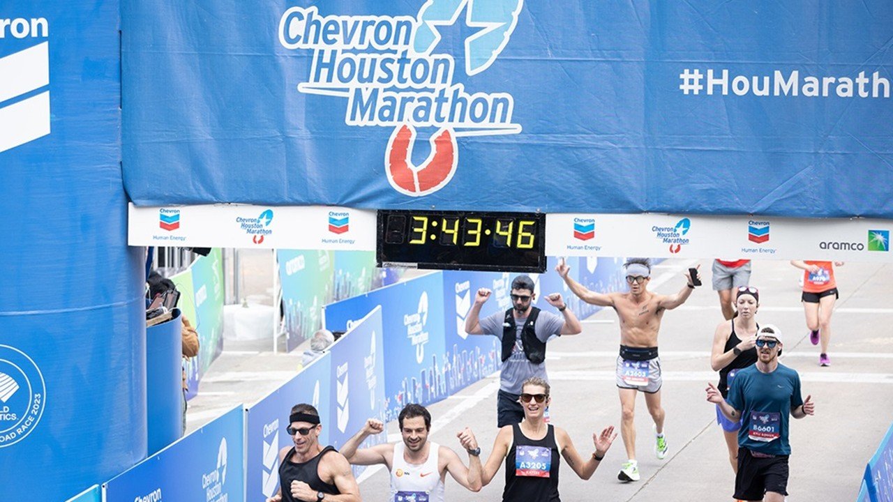 Runners racing through downtown Houston at the Chevron Houston Marathon