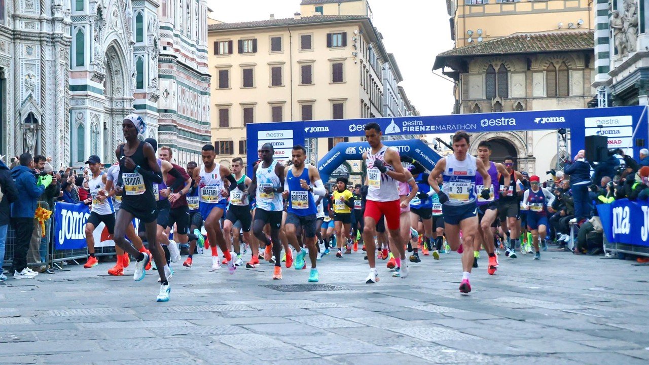 Runners racing through the historic streets of Florence at the Estra Firenze Marathon 2026