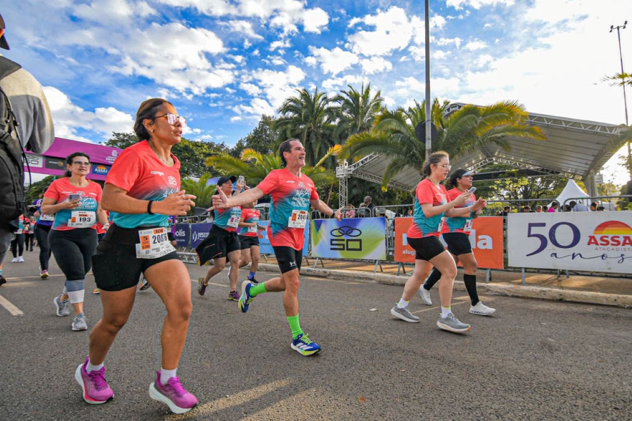 São Paulo International Marathon 2027: Full Guide, Course & Tips 2 Runners at the São Paulo International Marathon, Parque Ibirapuera