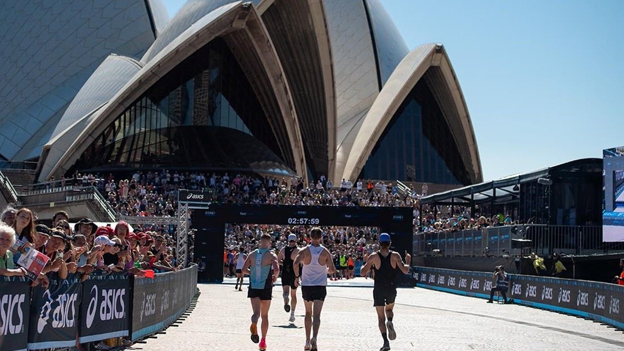 Runners competing near Sydney Opera House