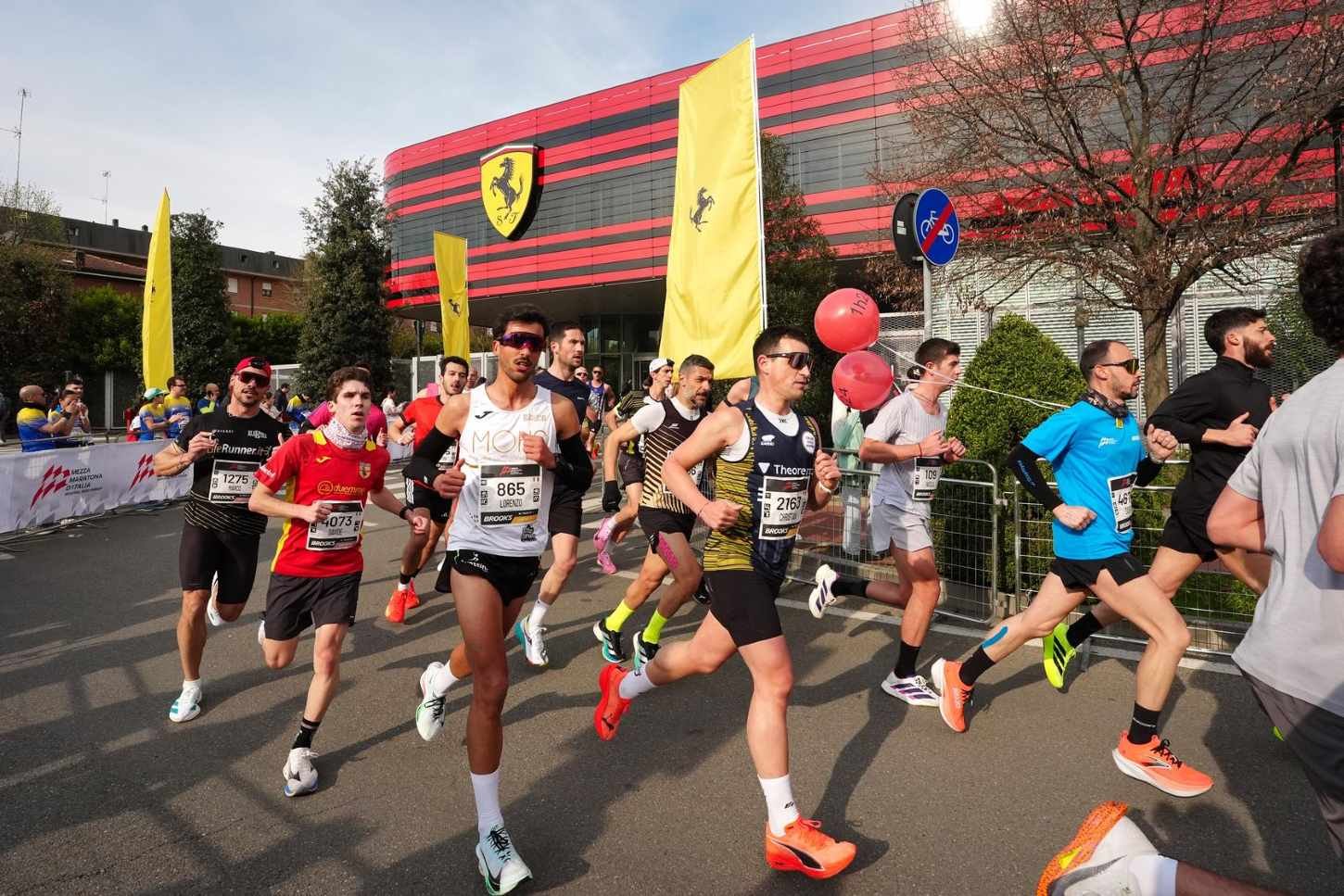 Runners at the Mezza Maratona d'Italia — Memorial Enzo Ferrari, Maranello
