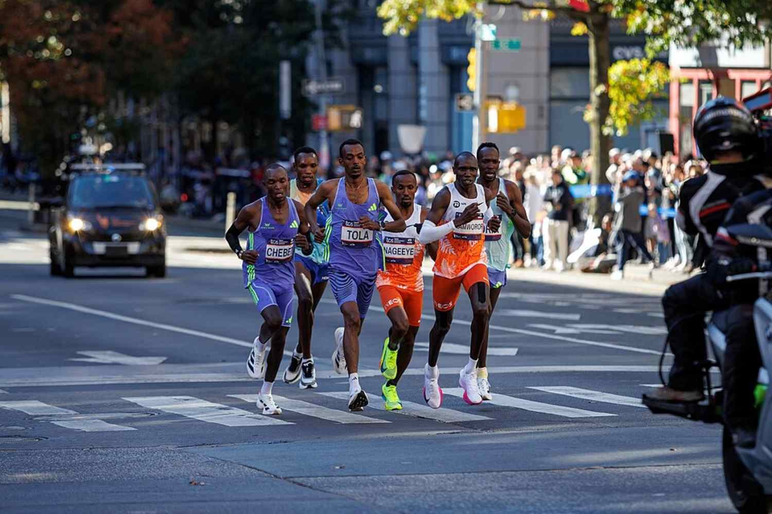 Abdi Nageeye leads the elite men's pack through Manhattan at the 2024 TCS New York City Marathon, with Tamirat Tola, Albert Chepkurui and Geoffrey Kamworor in the lead group