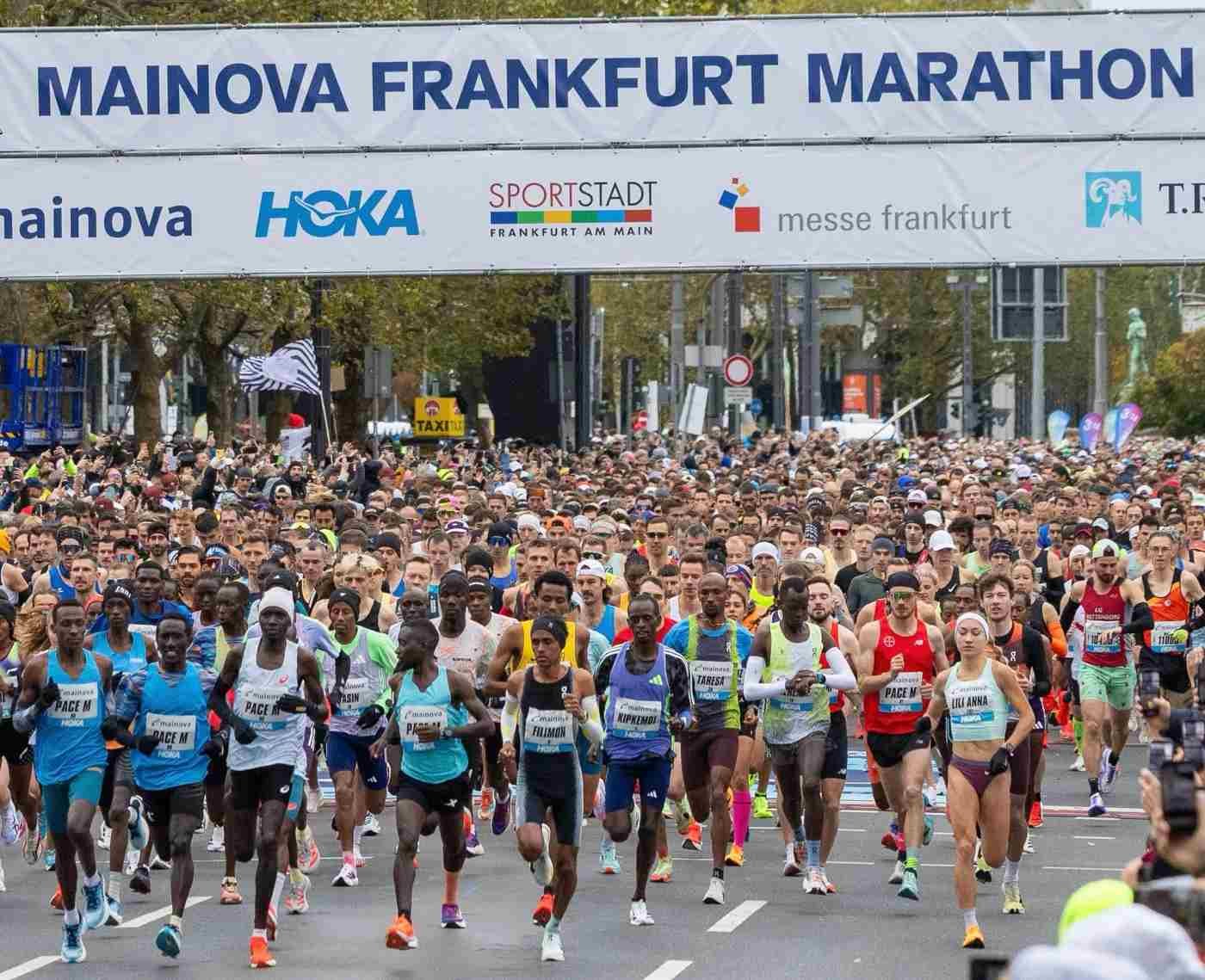 Runners starting the Frankfurt Marathon event.