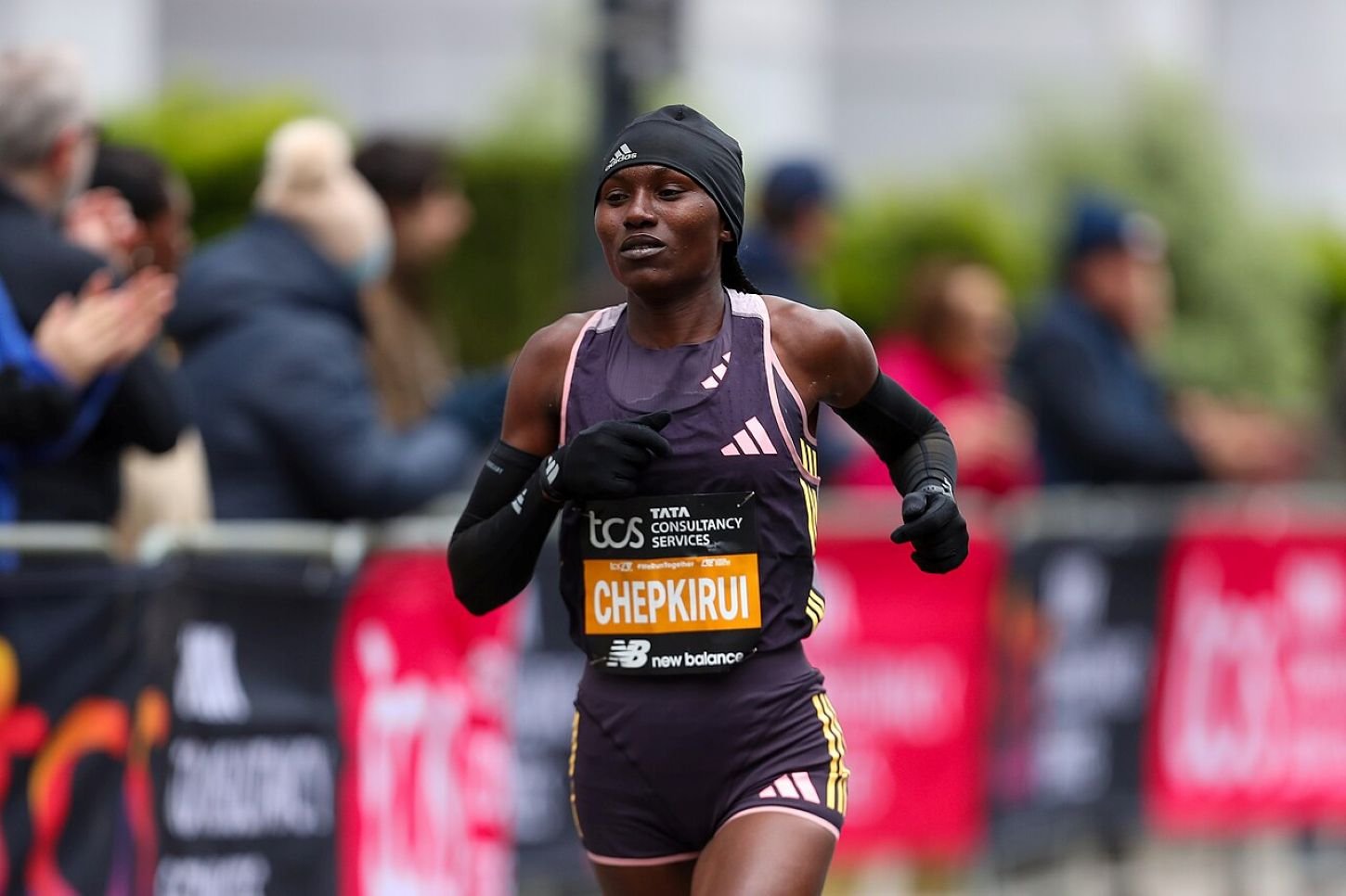 Sheila Chepkirui racing at the 2024 TCS London Marathon elite women's race